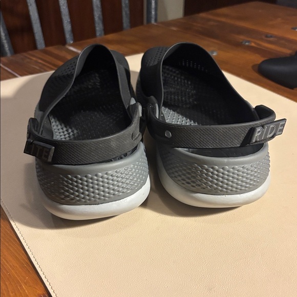 CROCS Lite Ride Men's Black Clog with Gray Trim - Picture 4 of 9